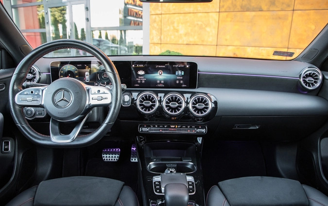 Mercedes-Benz Klasa A cena 106000 przebieg: 74000, rok produkcji 2018 z Radom małe 407